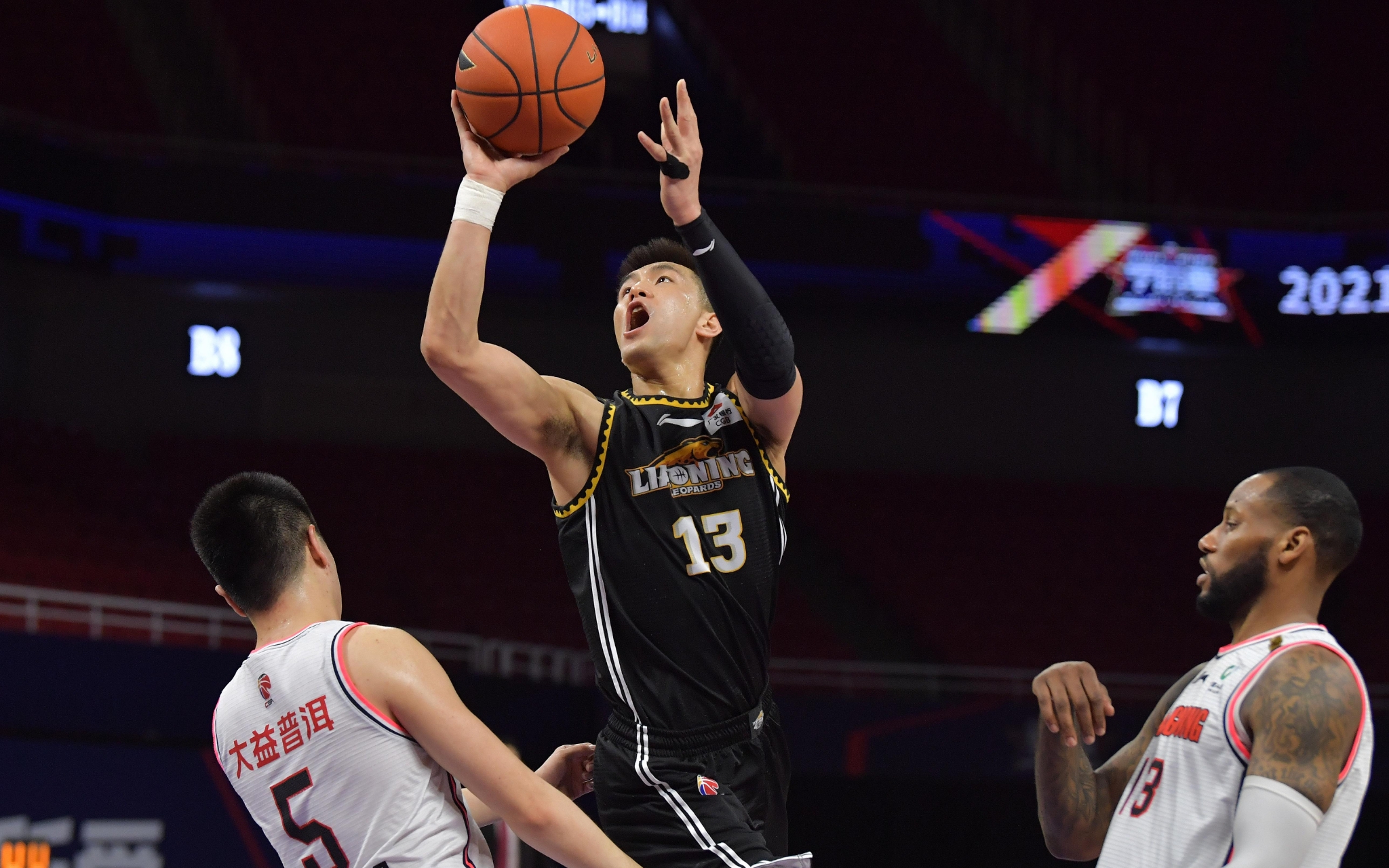 牵一发动全 牵一发动全